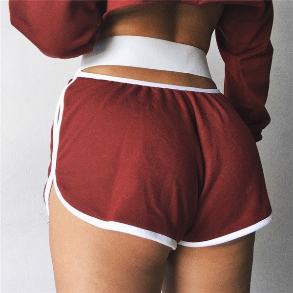 Спортно-ежедневни къси дамски панталони с широка лента с отворен мотив