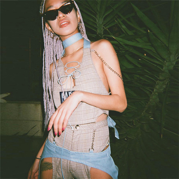 Модерен дамски топ с връзки на каре и щампа