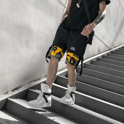 Мъжки къси панталони с камуфлажни елмементи и колани