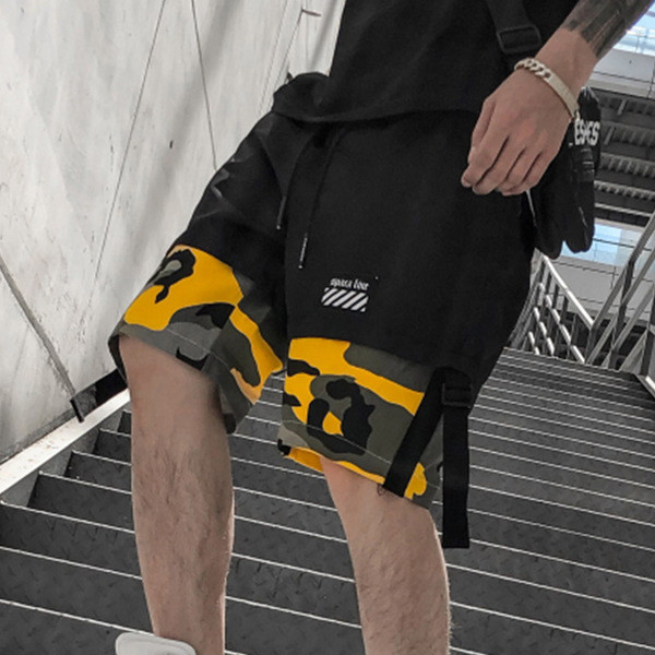 Мъжки къси панталони с камуфлажни елмементи и колани