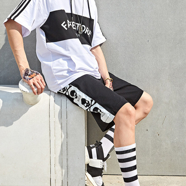 Мъжки небрежни къси панталони широк модел с щампа