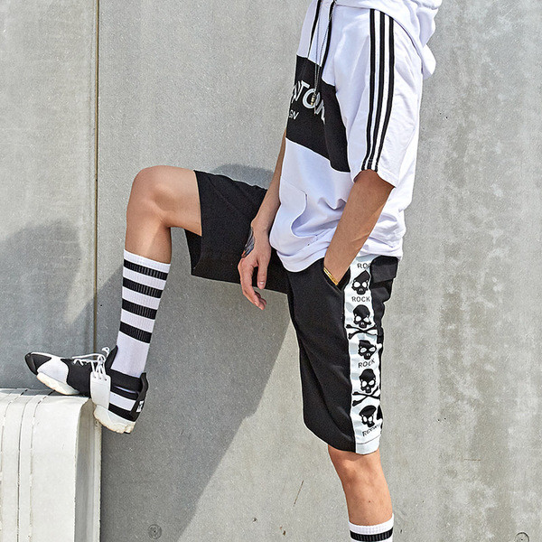 Мъжки небрежни къси панталони широк модел с щампа