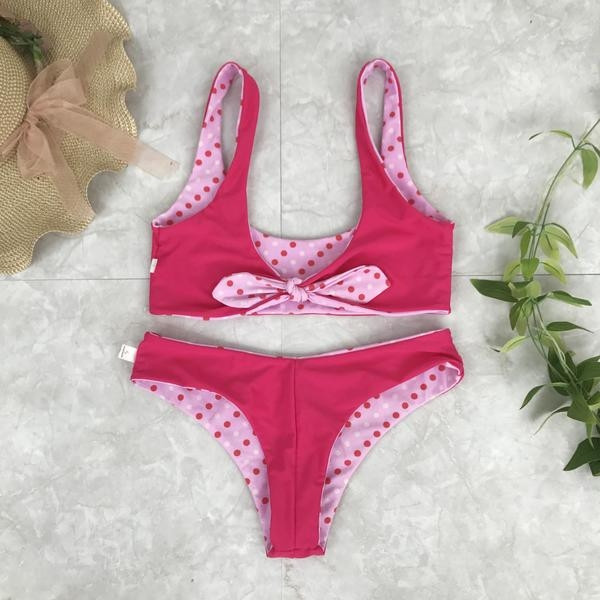 Нежен дамски бански в розов цвят на точки с две лица