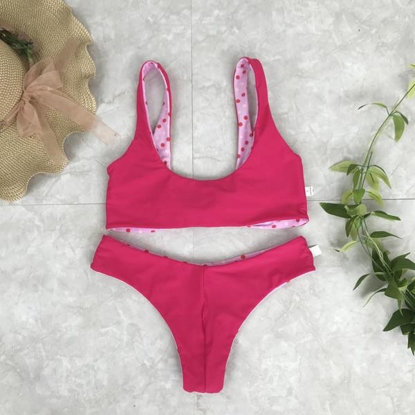 Нежен дамски бански в розов цвят на точки с две лица