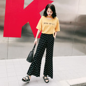 Ежедневен широк дамски панталон черен на точки