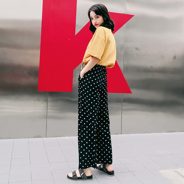 Ежедневен широк дамски панталон черен на точки