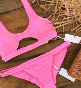 Модерен дамски бански от две части в розов цвят