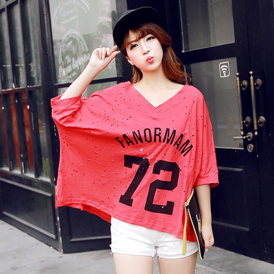 Дамска тениска широк модел с V-образно деколте