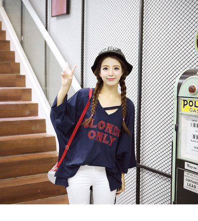 Дамска тениска широк модел с V-образно деколте