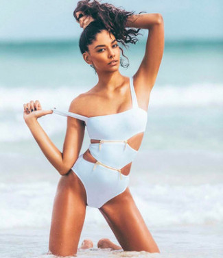 Актуален дамски цял бански в черен и бял цвят с ципове