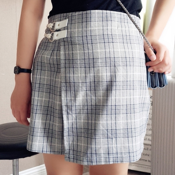 Дамски кариран модерен панталон с метални елементи