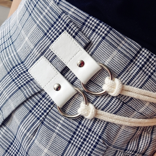 Дамски кариран модерен панталон с метални елементи