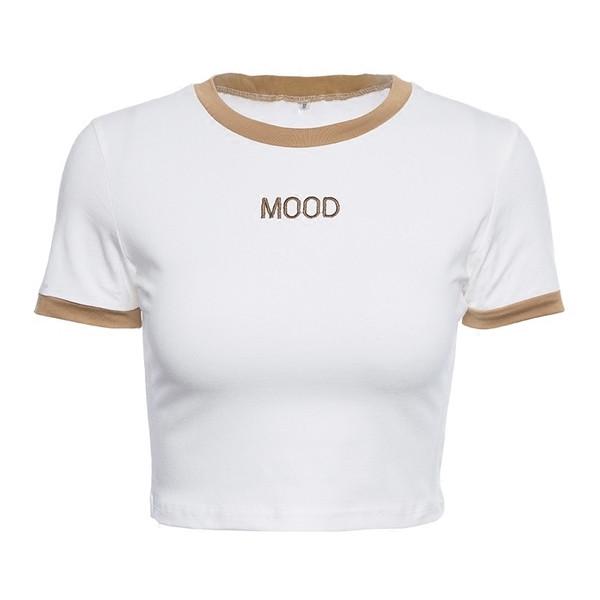 Дамска тениска в бял цвят с надпис в къс модел