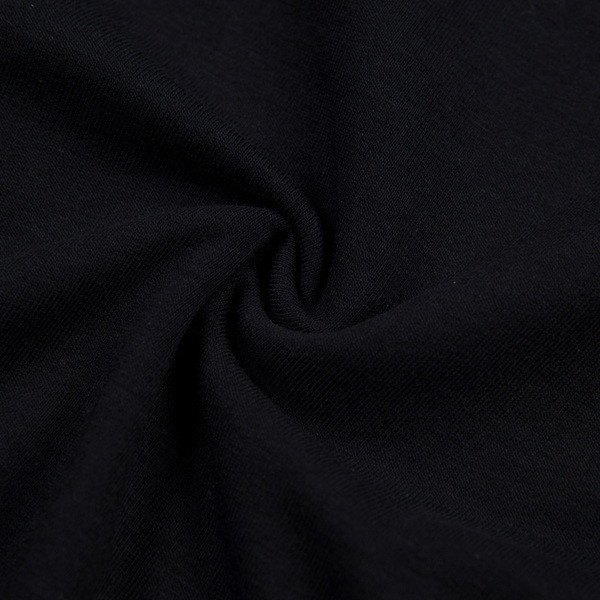 Дамска тениска в черен цвят с апликация  