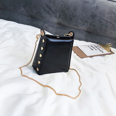 Елегантна мини дамска чанта с метална верижка