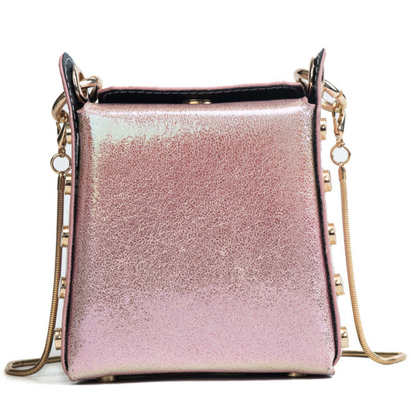 Елегантна мини дамска чанта с метална верижка