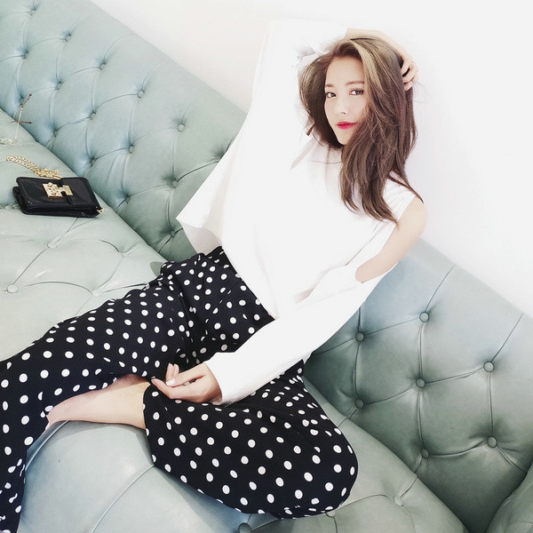 Ежедневен дамски панталон в жълт цвят на точки