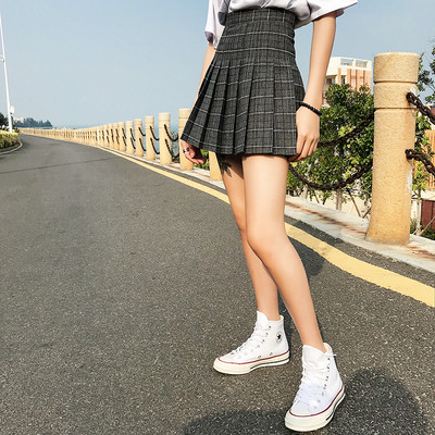 Плисирана и карирана пола-панталон с висока талия