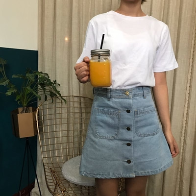 Дънкова пола с висока талия и копчета в различни цветове