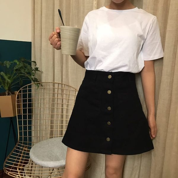 Дънкова пола с висока талия и копчета в различни цветове