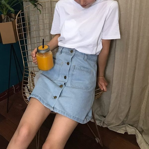 Дънкова пола с висока талия и копчета в различни цветове