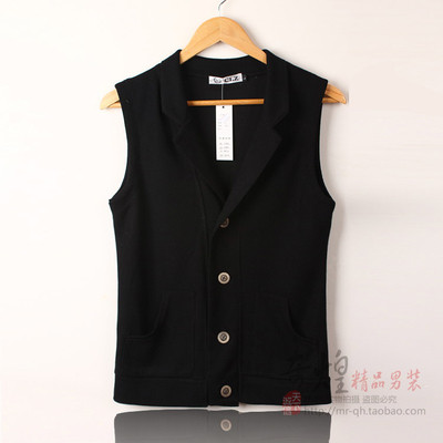 Мъжки елек с V-образно деколте с копчета