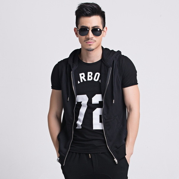 Мъжки спортно-ежедневен елек с качулка в черен цвят