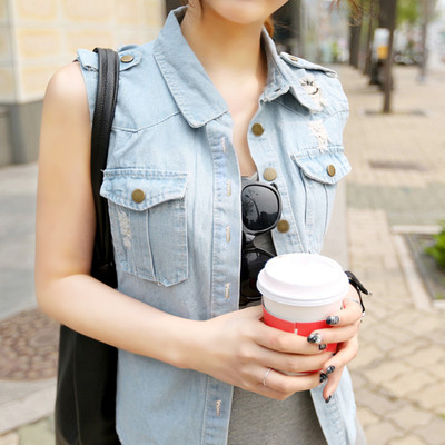 Дамски дънков елек с разпокъсани мотиви