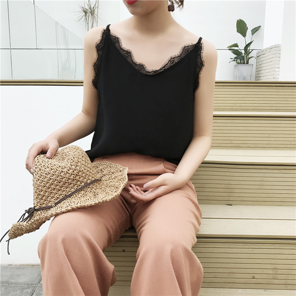 Дамски потник с тънки презрамки и дантела