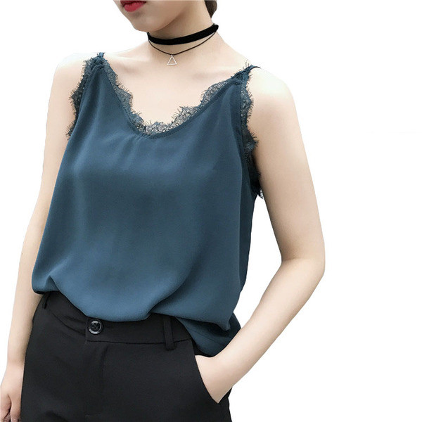 Дамски потник с тънки презрамки и дантела