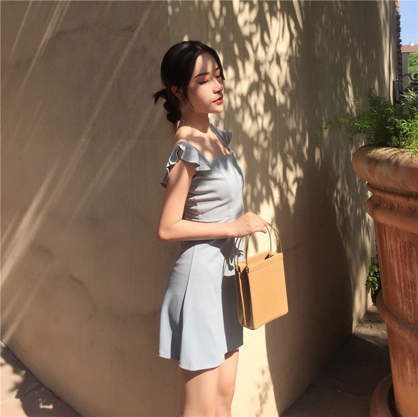 Къса рокля с интересни презрамки в син цвят