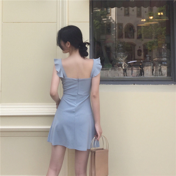 Къса рокля с интересни презрамки в син цвят