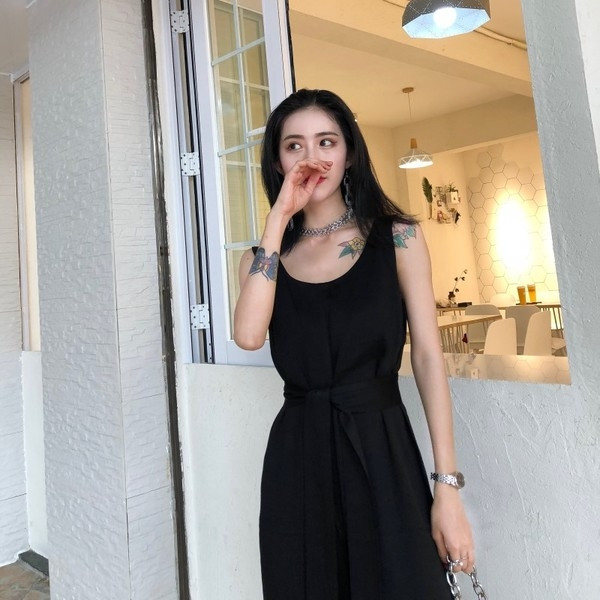 Широк дамски гащеризон с дебели презрамки и колан в два цвята