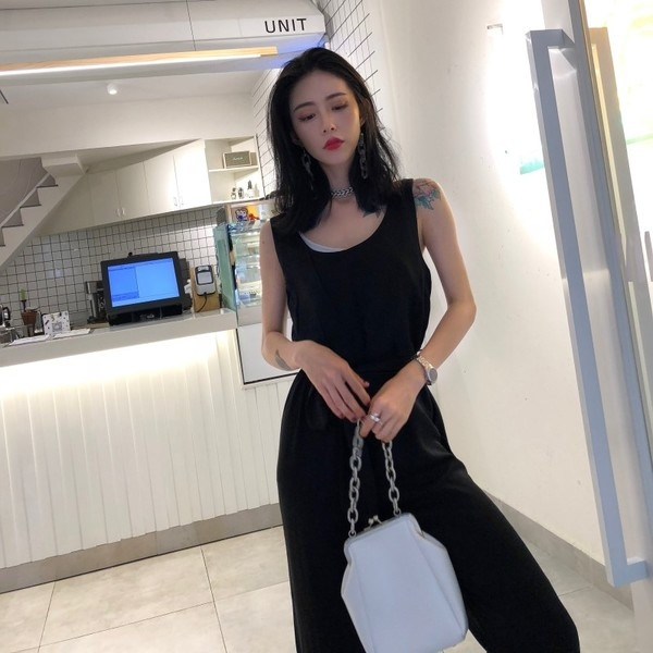 Широк дамски гащеризон с дебели презрамки и колан в два цвята