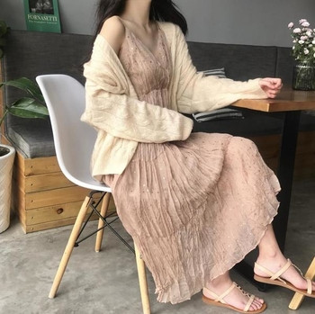 Дамска с дължина до коленете с тънки презрамки и V-образно деколте