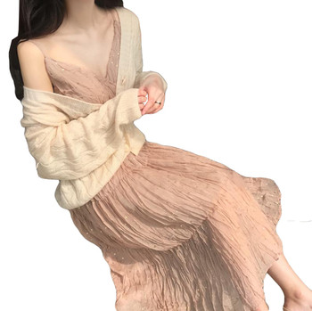 Дамска с дължина до коленете с тънки презрамки и V-образно деколте