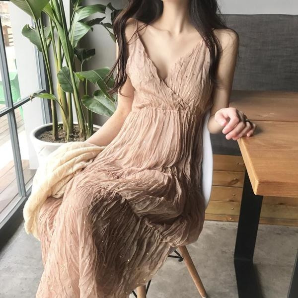 Дамска с дължина до коленете с тънки презрамки и V-образно деколте