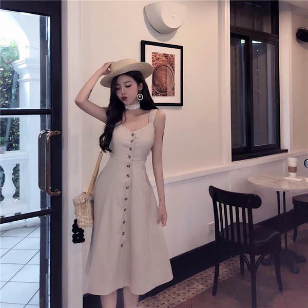 Дълга рокля с презрамки, копчета и панделка на гърба 