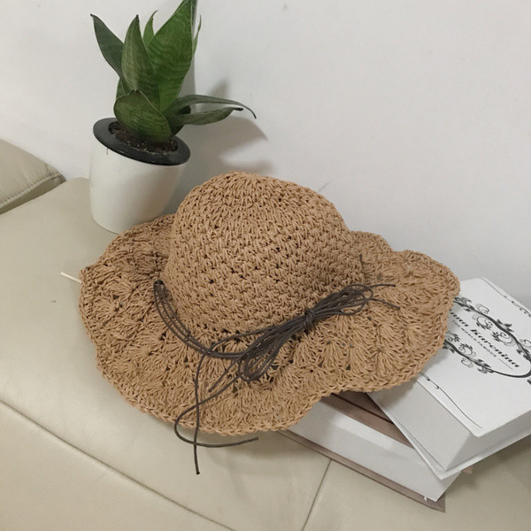 Лятна плетена шапка с панделка