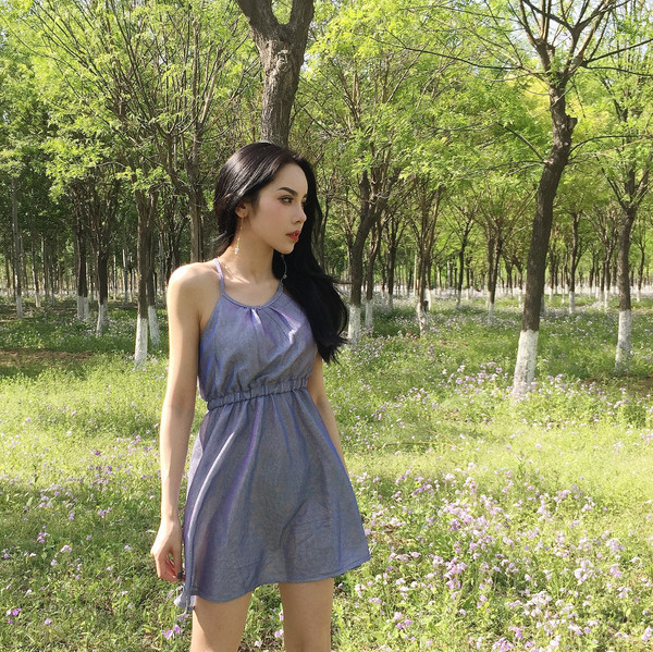 Блестяща къса рокля с тънки презрамки в два цвята