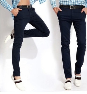 Мъжки изчистен панталон подходящ за ежедневие