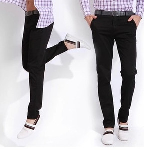 Мъжки изчистен панталон подходящ за ежедневие