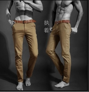 Мъжки изчистен панталон подходящ за ежедневие