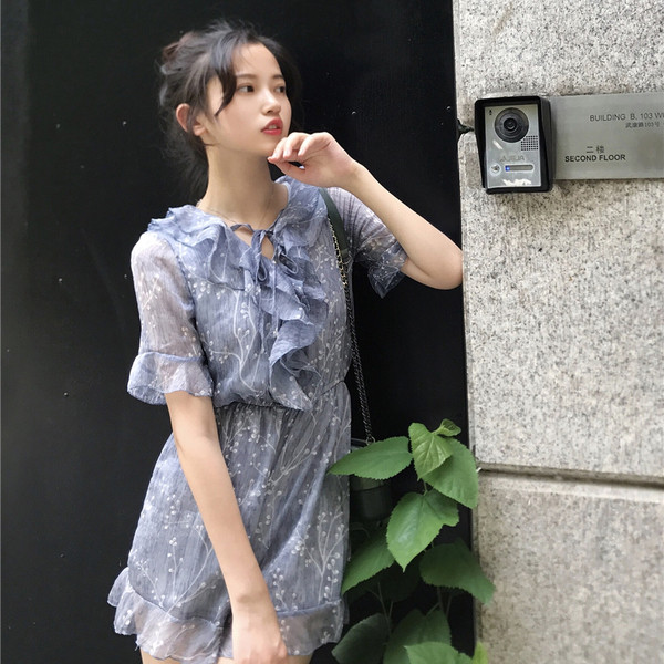 Летен гащеризон с къс ръкав, волани и флорален мотив