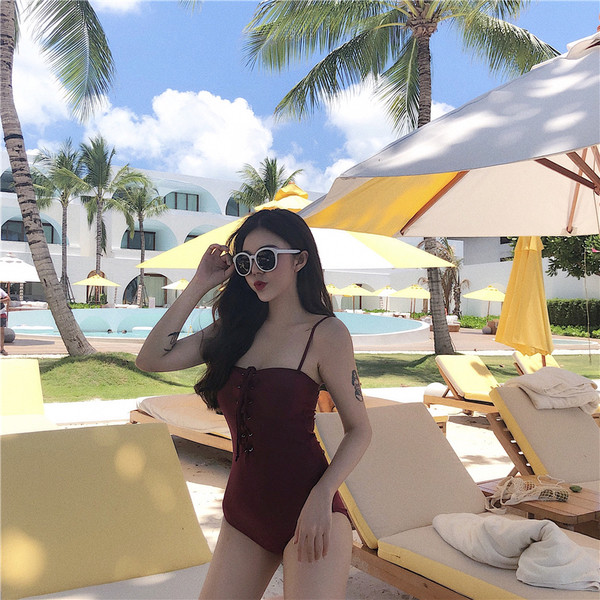 Дамски цял бански с кръстосани връзки в два цвята