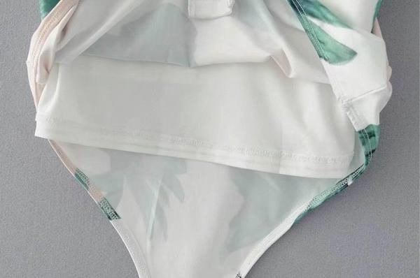 Дамски цял бански с тънки презрамки и V-образно деколте