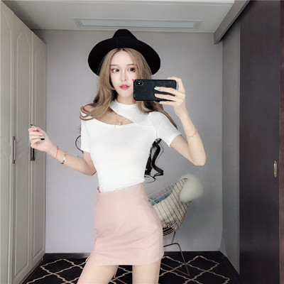 Дамска блуза с интересно деколте и къс ръкав, в два цвята