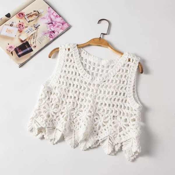 Къс плетен топ с дебели презрамки в два цвята