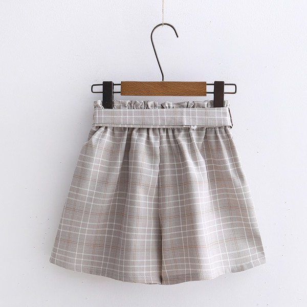 Карирани къси панталони с висока талия и колан в три цвята