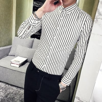 Мъжка вталена риза на райе в вда варианта с дълъг и 7/8 ръкав в черен и бял цвят